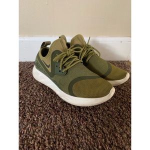 Nike LunarCharge Women’s Sneakers